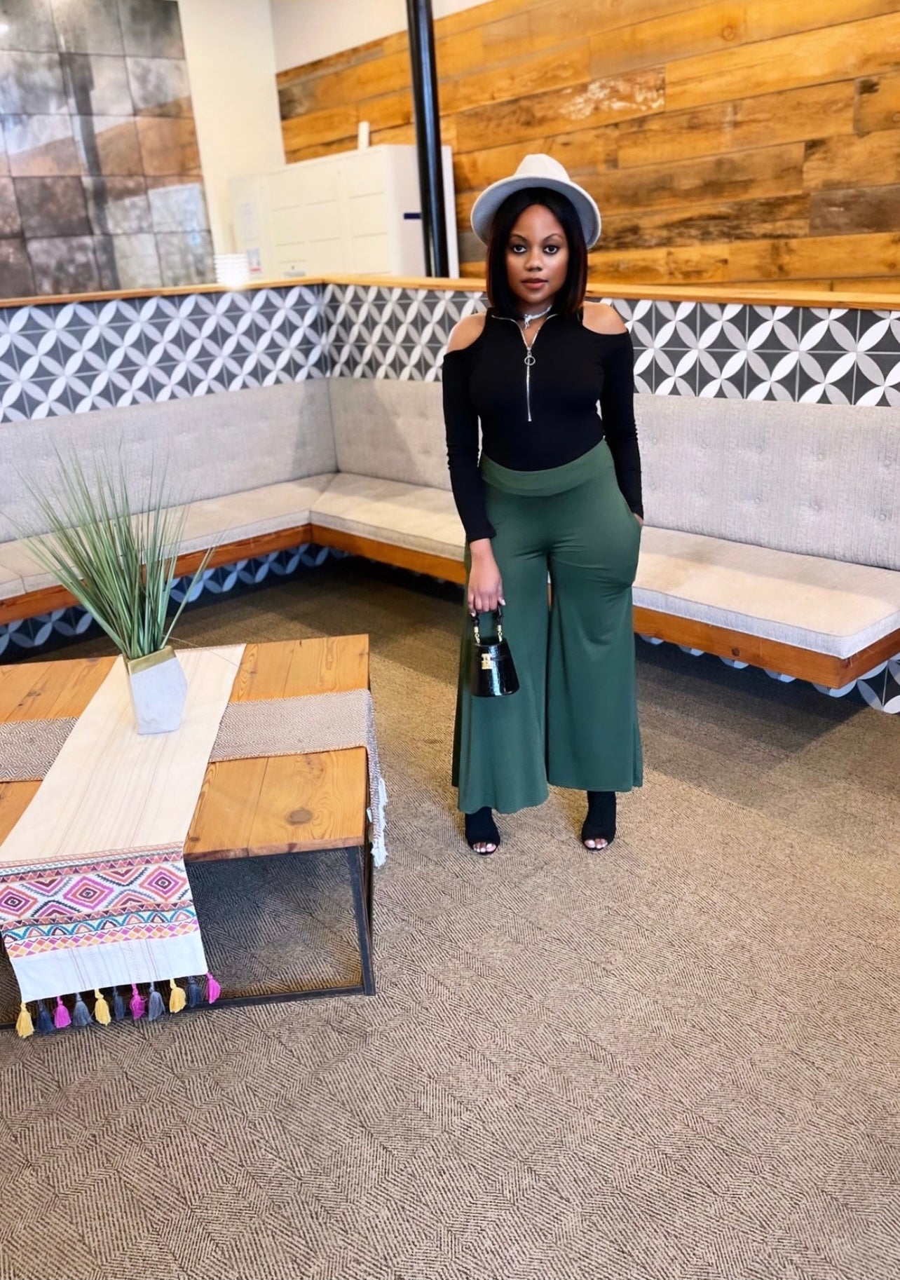 Fallin’ For You | Women’s Pants (Olive) (Ready To Ship)