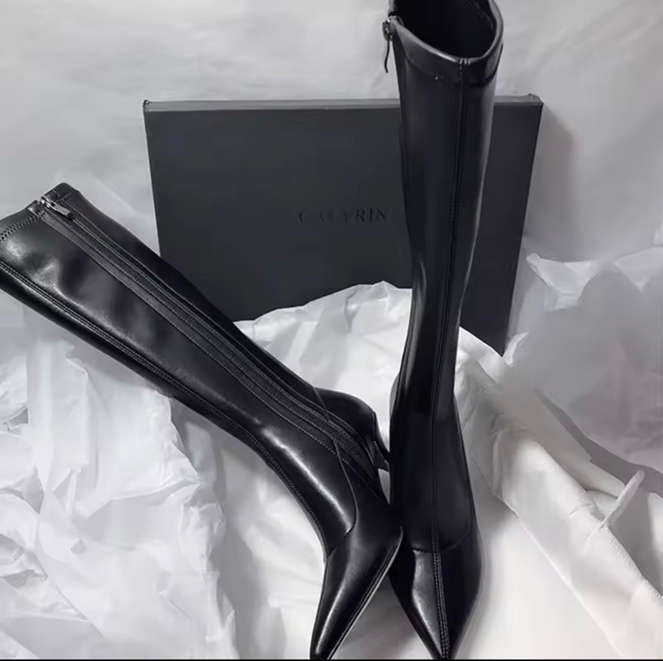 The Chelsea Boots (Available In Two Colors)