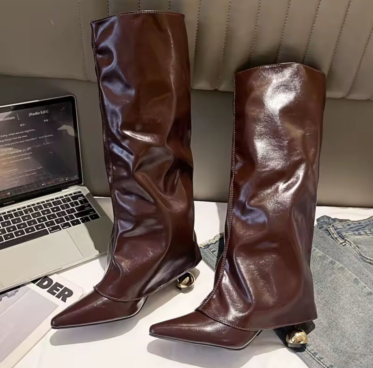 The Chelsea Boots (Available In Two Colors)